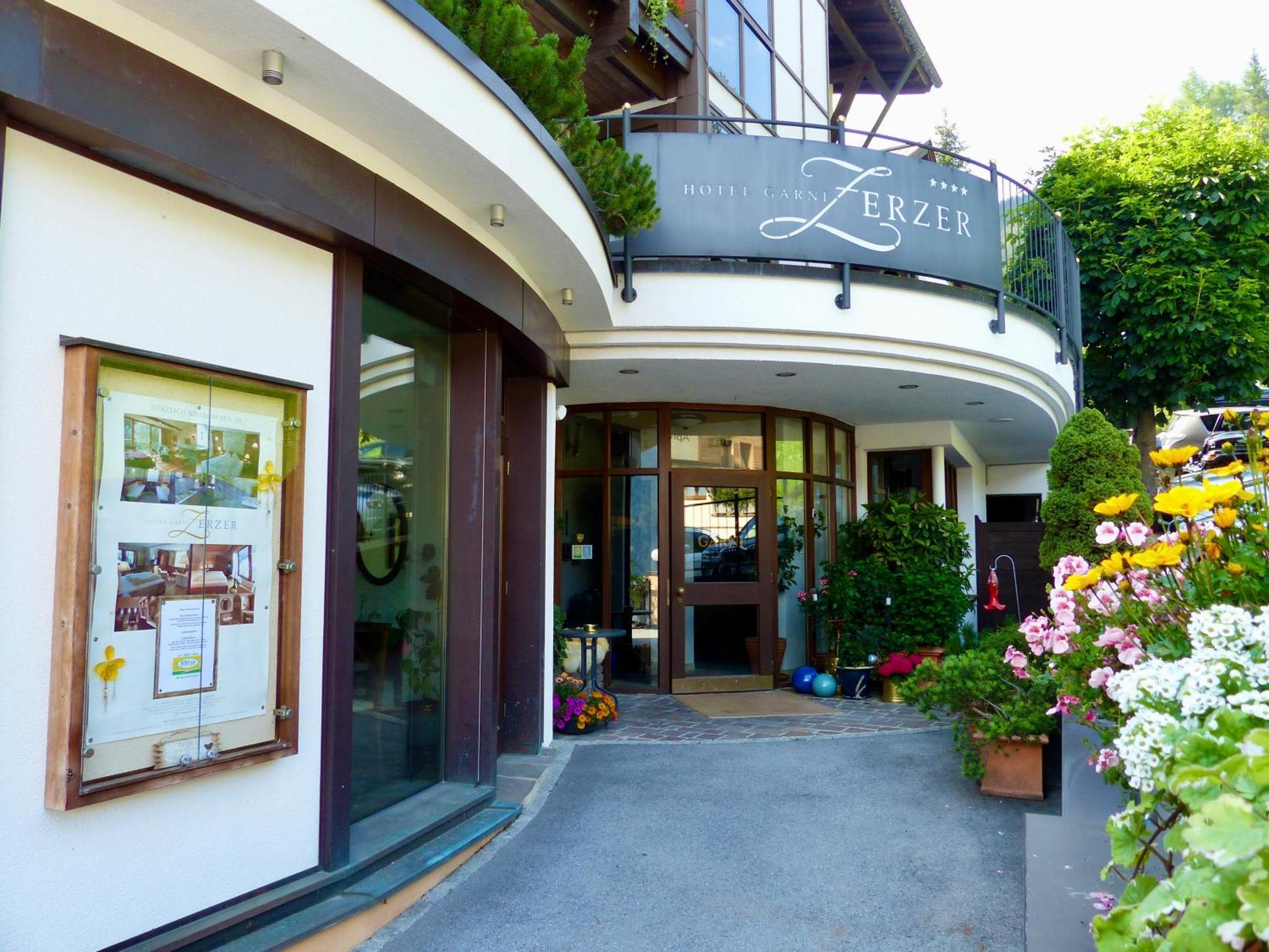Hotel Garni Zerzer 세르파우스 외부 사진