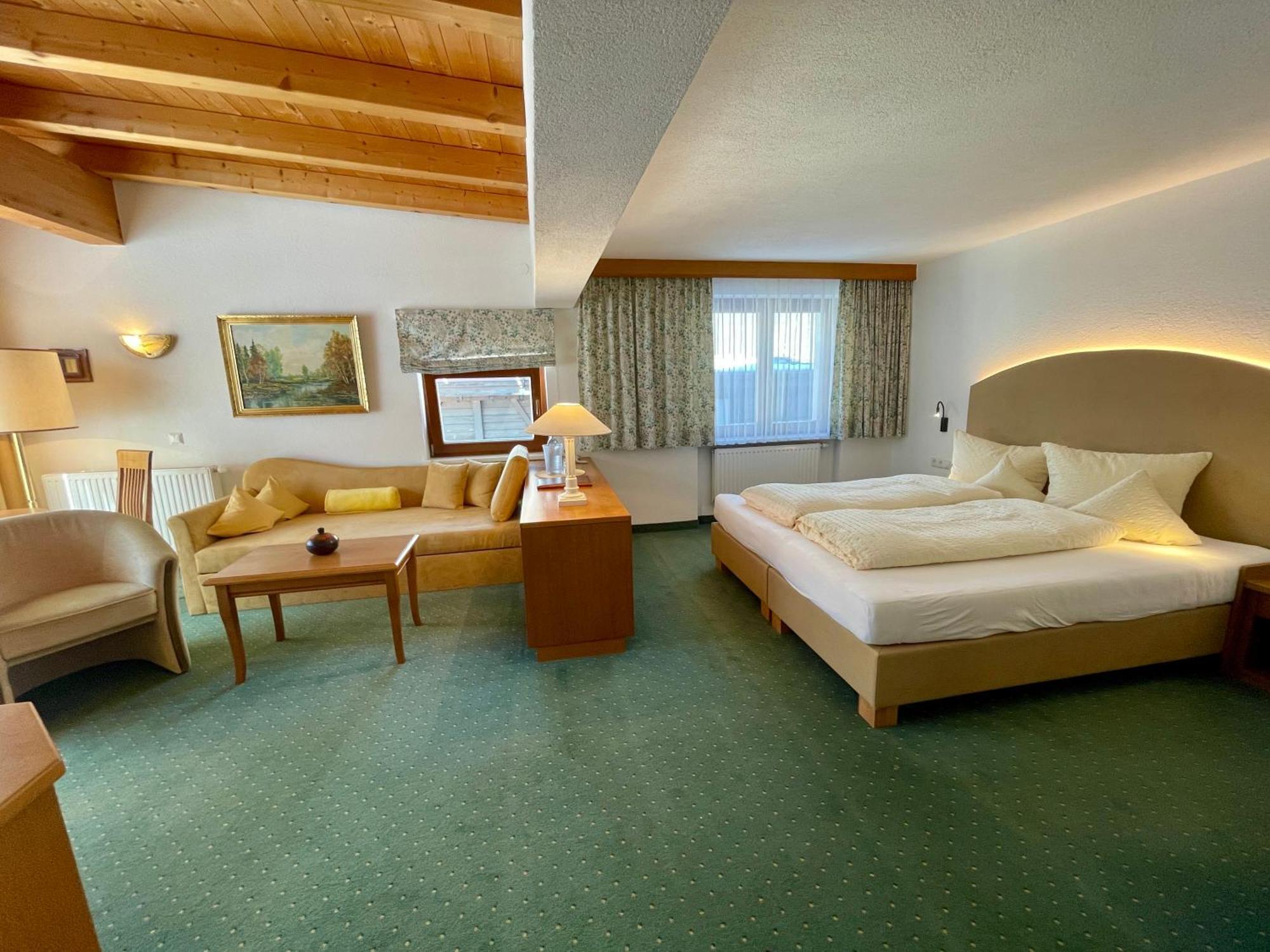 Hotel Garni Zerzer 세르파우스 외부 사진