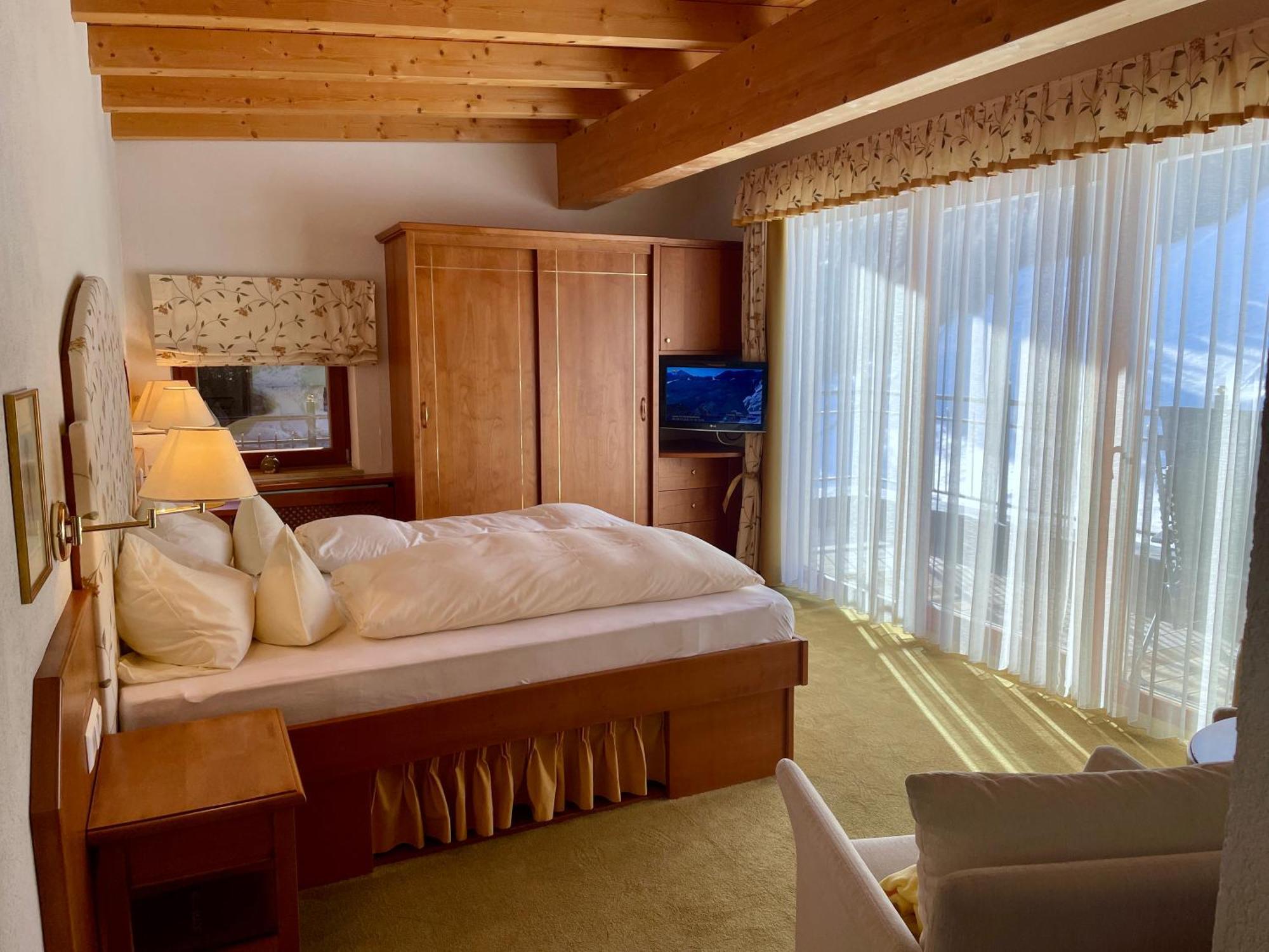 Hotel Garni Zerzer 세르파우스 외부 사진