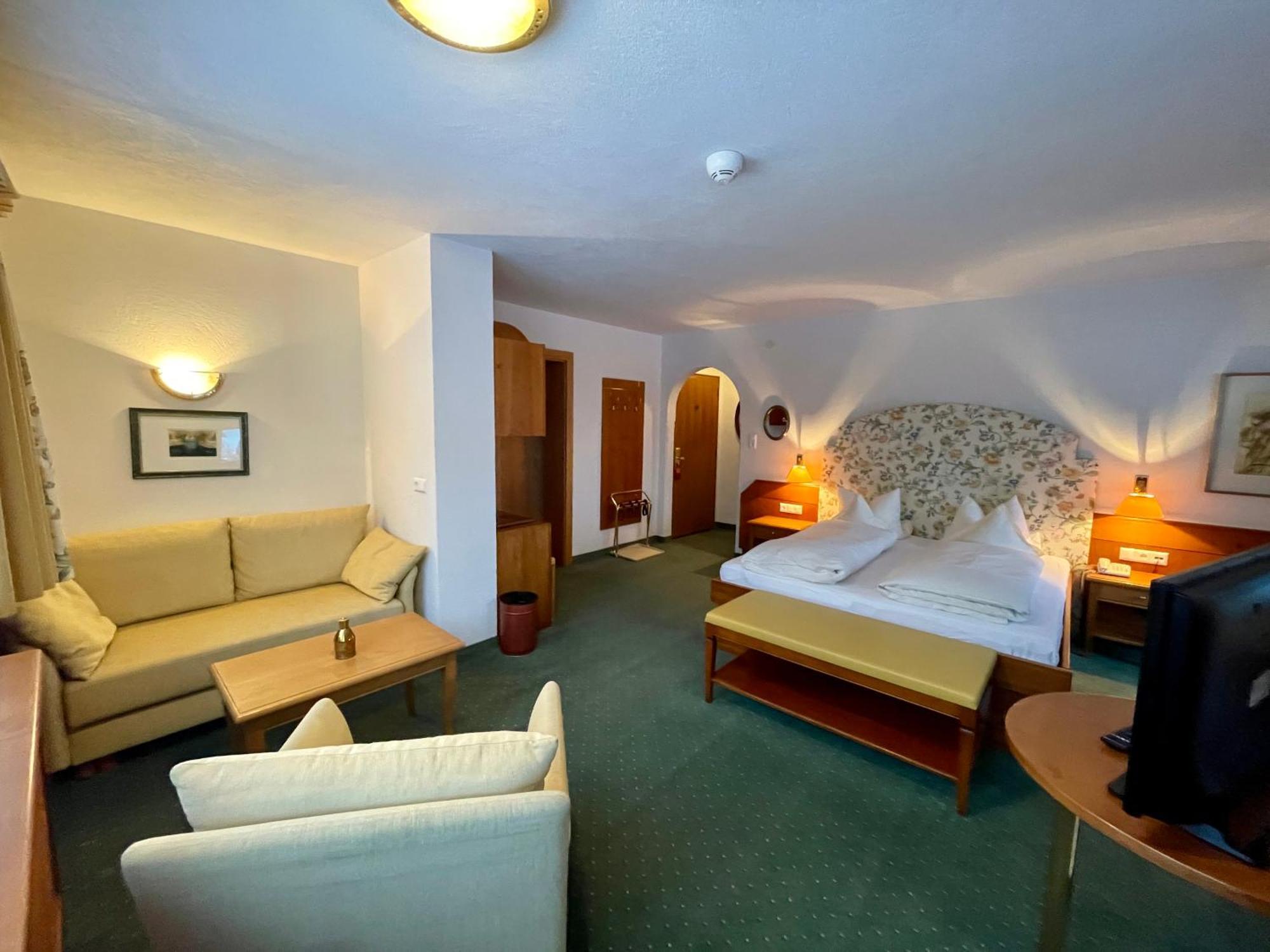 Hotel Garni Zerzer 세르파우스 외부 사진